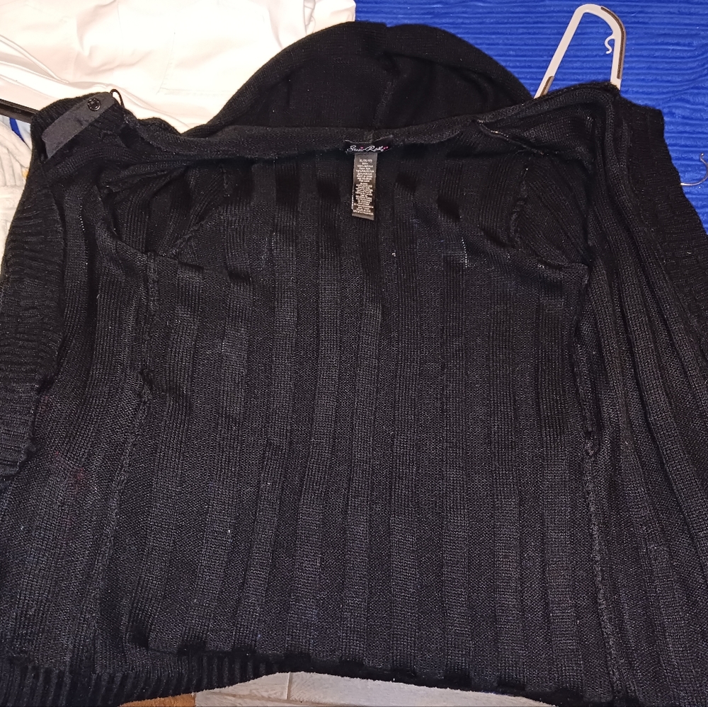 Sweater - Picture 6 of 6